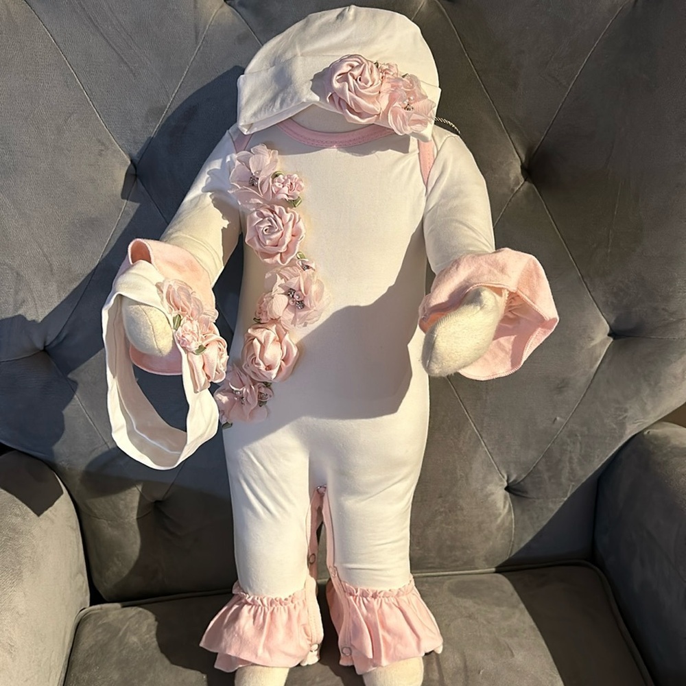 NWOT Posh Baby Blooms Boutique 3 pieces Outfit Size 0-3 months